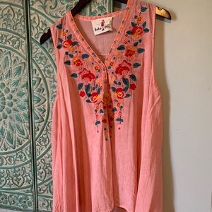 🌸Coral embroidered tunic, size Large🌸